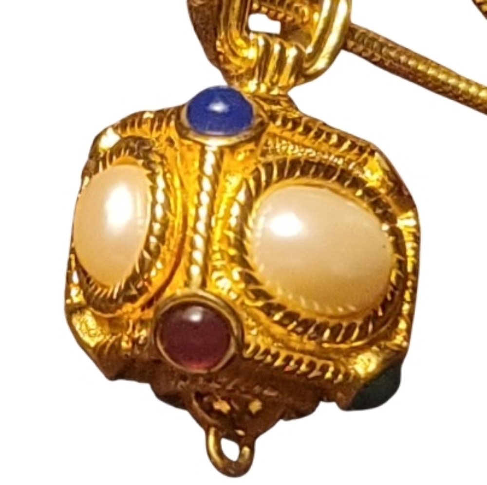 JEWELS OF INDIA Faux Pearl Gold Tone Pendant Necklace Unsigned